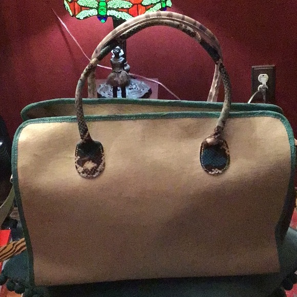 EMMA BAG- E BARRITO. LARGE LEATHER CROSSBODY BAG. - Picture 2 of 9